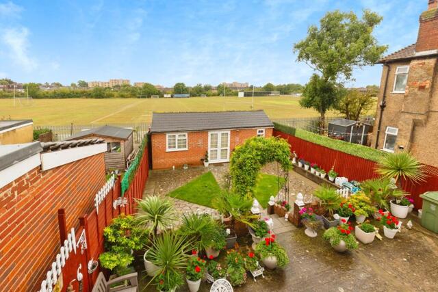 Priory Close, Wembley, 3 Bedroom End