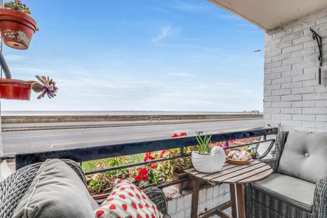 Eastern Esplanade, Thorpe Bay, 3 Bedroom Apartment