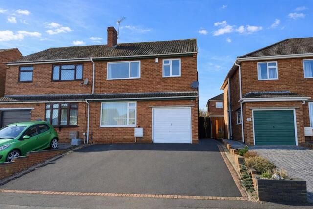 Fairfield Rise, Stourbridge, 3 Bedroom Semi-detached