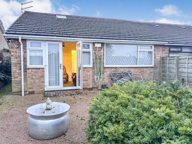 Thornham Road, Oldham, 2 Bedroom Semi-detached