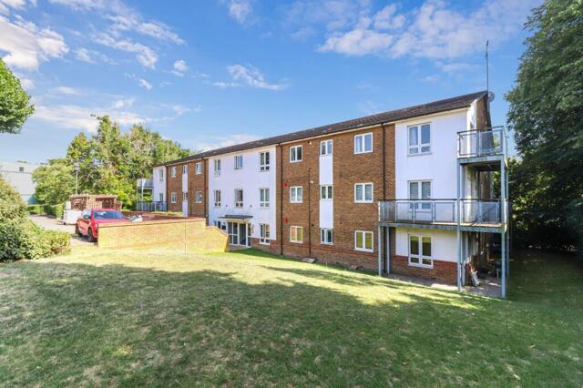 Rickmansworth Road, Metropolitan Place, 2 Bedroom Ground