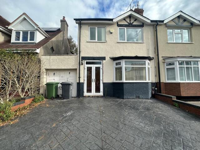 Cedar Grove, Penn Fields, 3 Bedroom Semi-detached