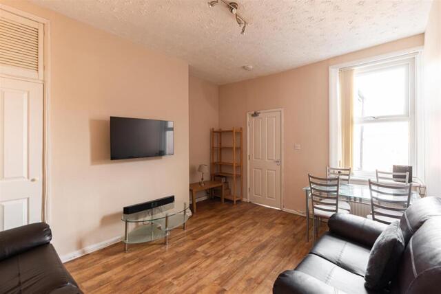Warwick Street, Heaton, 3 Bedroom Flat