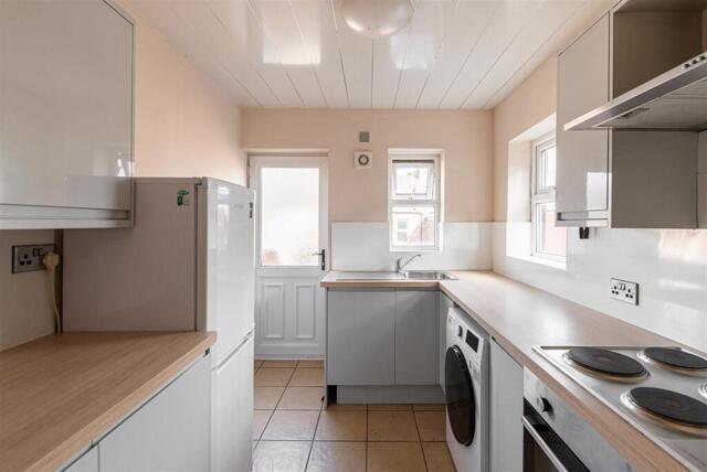 Warwick Street, Heaton, 3 Bedroom Flat