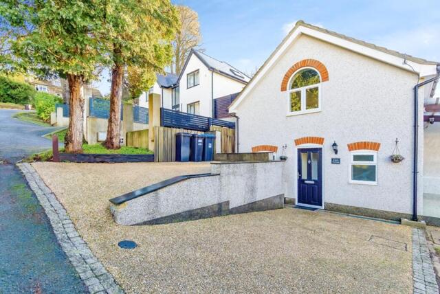 Elgin Crescent, Caterham, 3 Bedroom Detached Elgin Crescent, Caterham, 3 Bedroom Detached