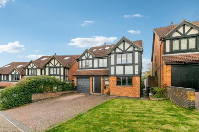 Hollies Close, 
Wandsworth Common, 6 Bedroom Detached