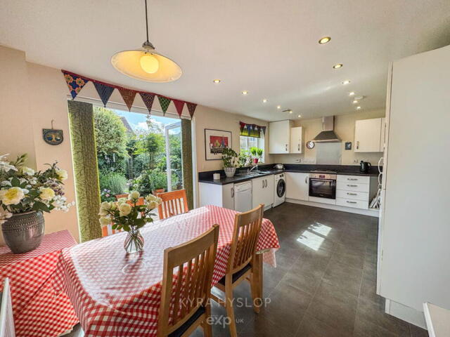Tokesen Drive, Exeter, 3 Bedroom Terraced