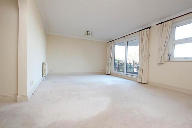 St Johns Road, Eastbourne, 2 Bedroom Flat