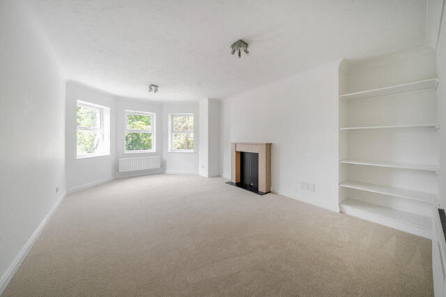 Hale Place, Farnham, 2 Bedroom Flat