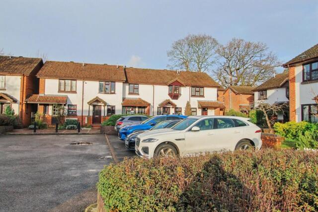 Stanley Gardens, Walton-on-thames, 3 Bedroom End