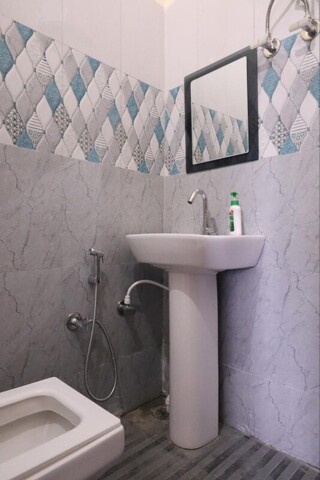 Lakhamandal, Room For Rent