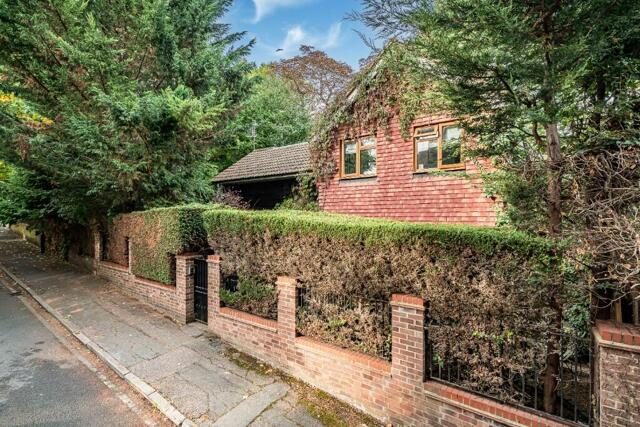 Castleleigh Court, London, 4 Bedroom Detached