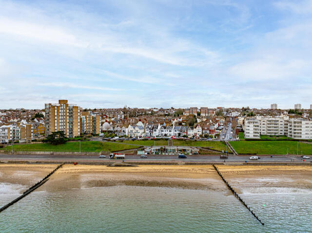 Clifton Drive, Westcliff-on-sea, 3 Bedroom Apartment