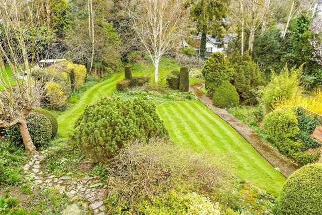 Laglands Close, Reigate, 4 Bedroom Link