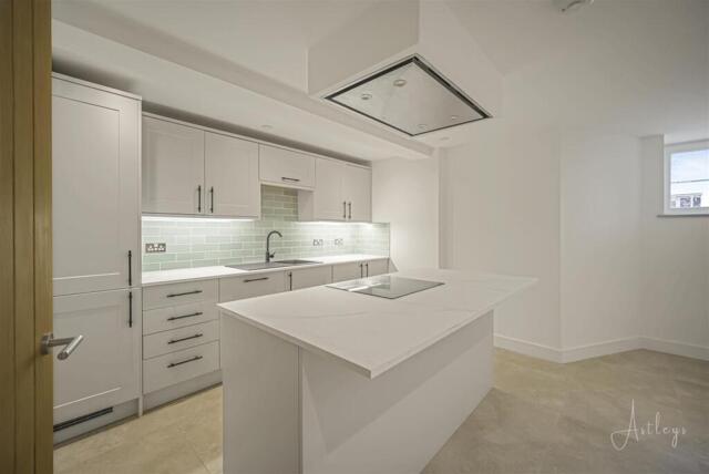 Overland Road, Mumbles, 1 Bedroom Apartment