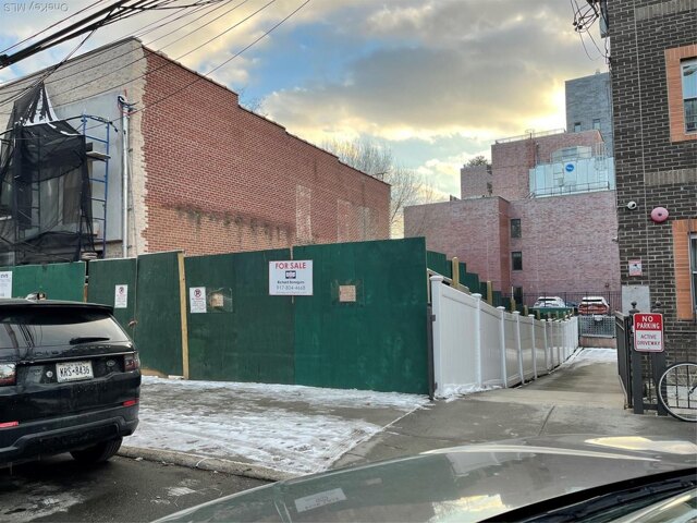 St Dr, Astoria, Plot For Sale