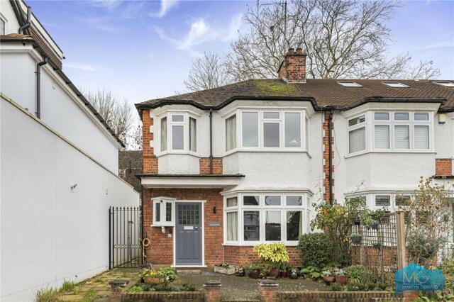 Elm Gardens, London, 3 Bedroom End
