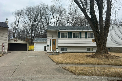 Rd Avenue Ct, East Moline, Preforeclosure Single-family Home