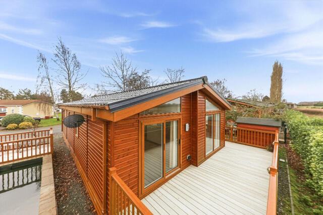 Cliffe Country Lodges, Selby, 2 Bedroom Lodge