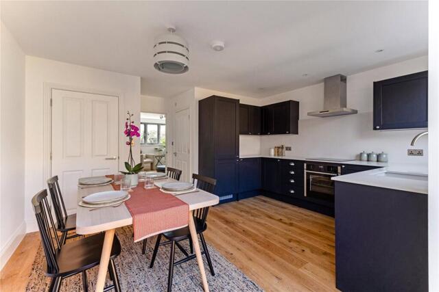 London Road, Hindhead, 3 Bedroom Semi-detached London Road, Hindhead, 3 Bedroom Semi-detached