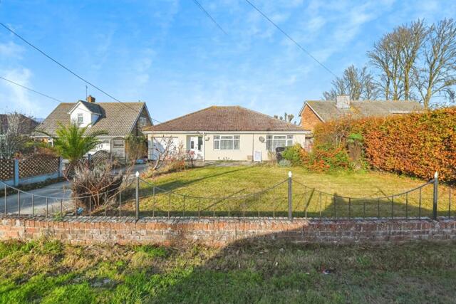 St. Osyth, Point Clear Road, Clacton-on-sea, 3 Bedroom Bungalow St. Osyth, Point Clear Road, Clacton-on-sea, 3 Bedroom Bungalow