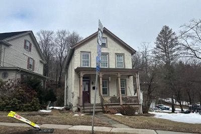 High St, Newton, Preforeclosure Single-family Home
