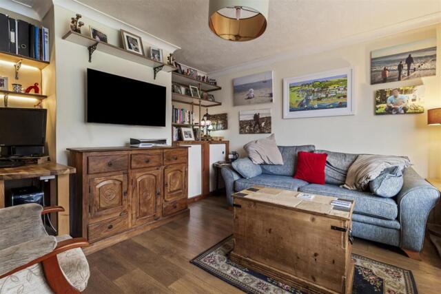 Limbrick Lane, Goring-by-sea, 3 Bedroom Semi-detached