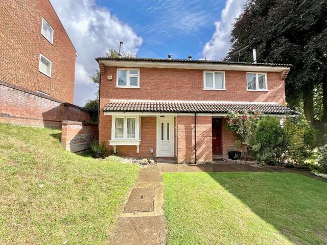 Old Bedford Road Area, Moorland Gardens, Luton, 1 Bedroom Cluster