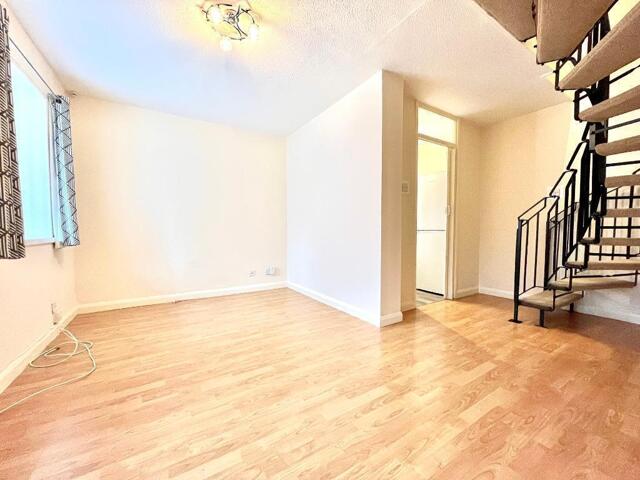 Old Bedford Road Area, Moorland Gardens, Luton, 1 Bedroom Cluster