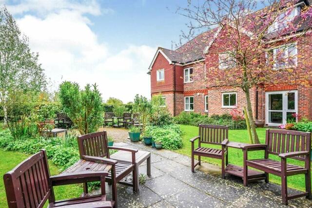 Buckingham Road, Brackley, 2 Bedroom Apartment