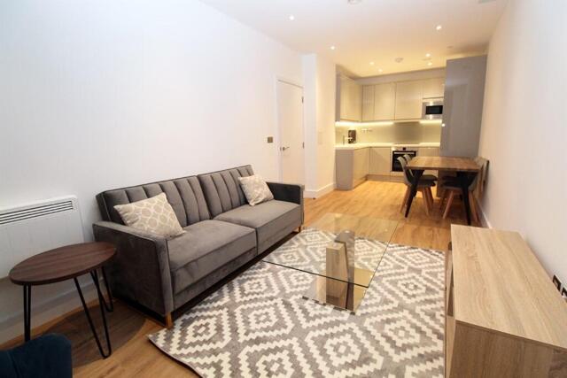 West Gate, London, Studio Apartment For