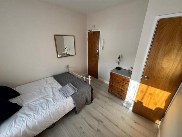 Britannia Street, Ensuite,stoke, 1 Bedroom End