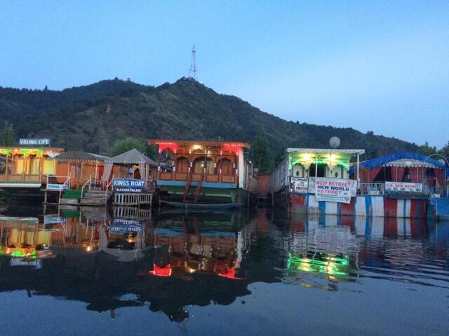 Boulevrad Road Ghat No  Dal Lake Srinagar, Kashmir, India, Srinagar, New Retreet Houseboat