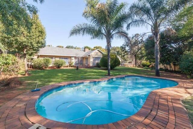 Th Avenue, Johannesburg, Khuvena Guest House