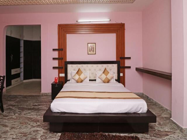 B-, Sector,noida, Hotel O Warm