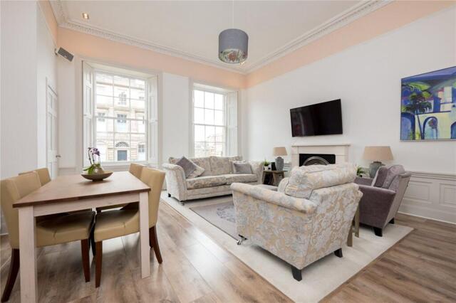 Broughton Place, Edinburgh, 2 Bedroom Flat