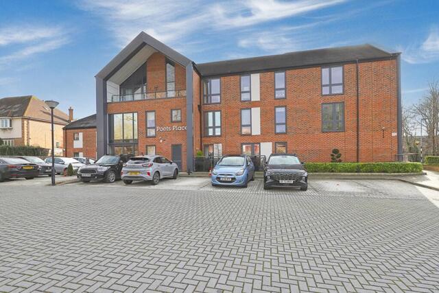 Alderton Hill, Loughton, 2 Bedroom Apartment