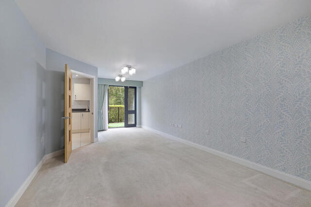 Alderton Hill, Loughton, 2 Bedroom Apartment