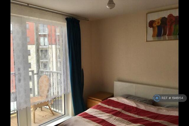 Lochend Park View, Edinburgh, 2 Bedroom Flat