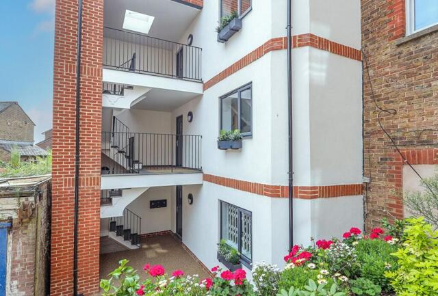 Church Road, Burgess Hill, 2 Bedroom Apartment