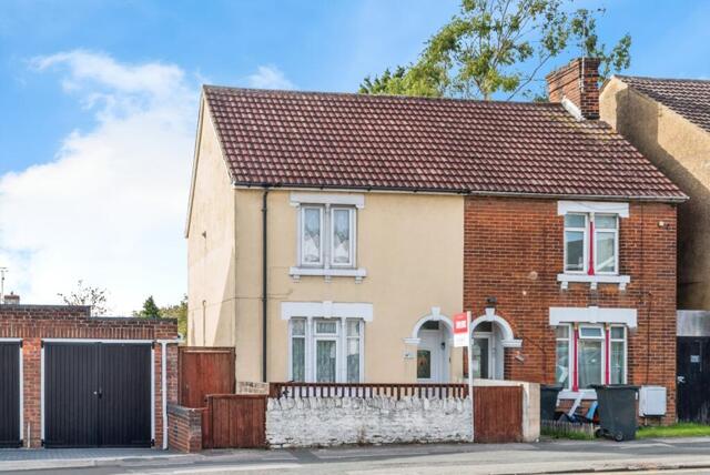 Cricklade Road, Swindon, 3 Bedroom Semi-detached