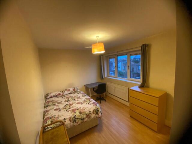 Driffield Road, London, 4 Bedroom Flat
