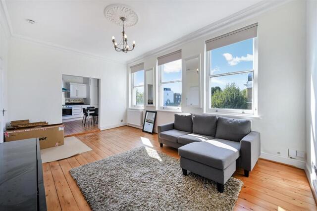 Cromwell Crescent, Earls Court, 2 Bedroom Apartment