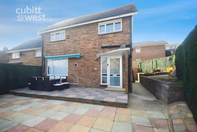 Company Lets Welcome, Foxdown Road, 5 Bedroom End