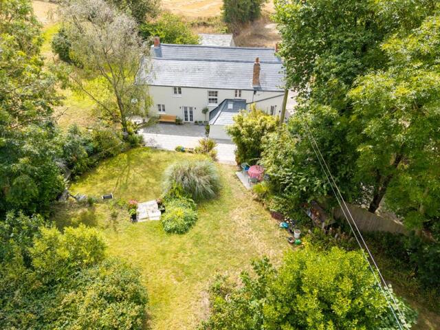 Tredannick Farmhouse, Sladesbridge, 4 Bedroom Detached