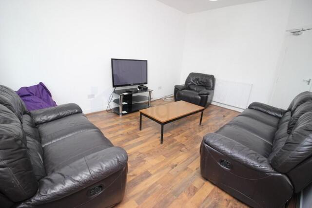 Cardigan Lane, Leeds, 5 Bedroom Terraced