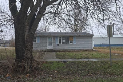 S Hickory St, Centralia, Preforeclosure Single-family Home