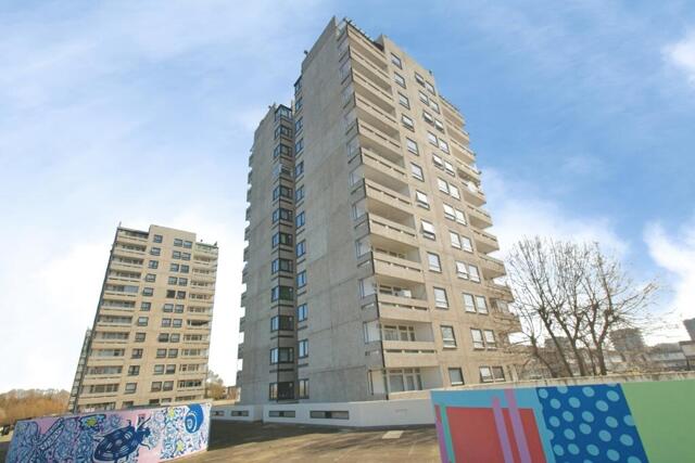 Hartslock Drive, London, 3 Bedroom Flat