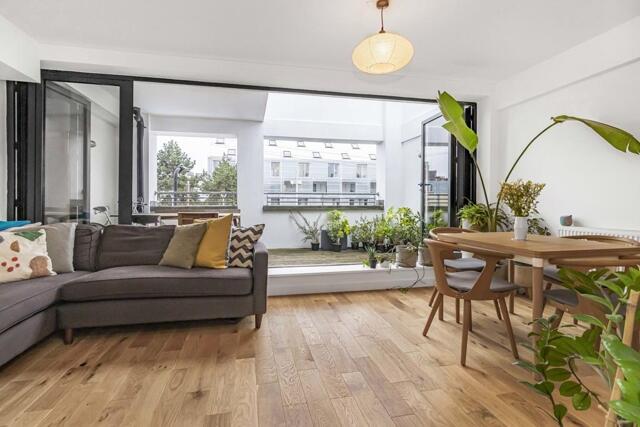 Gillett Place, London, 2 Bedroom Apartment