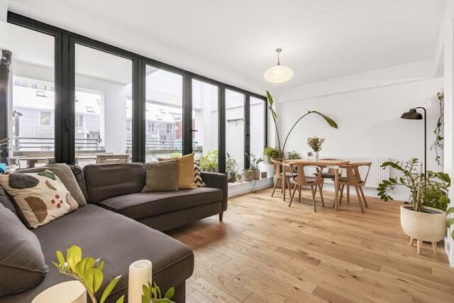 Gillett Place, London, 2 Bedroom Apartment